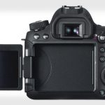 EOS 6D Mark II là máy ảnh Full Frame đầu tiền của Canon có màn xoay lật