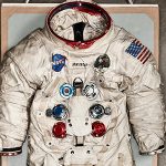 Tại sao áo phi hành gia phải có màu trắng? Hóa ra có một nguyên nhân mang ý nghĩa sống còn đằng sau nó
