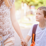 Câu hỏi cha mẹ nên dùng khi trẻ đi học về