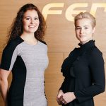 Bố cho tỷ đôla, con gái vẫn đi làm công kiếm kiền