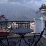 Nam bác sĩ phát hiện vợ ngoại tình nhờ chiếc camera hàng xóm